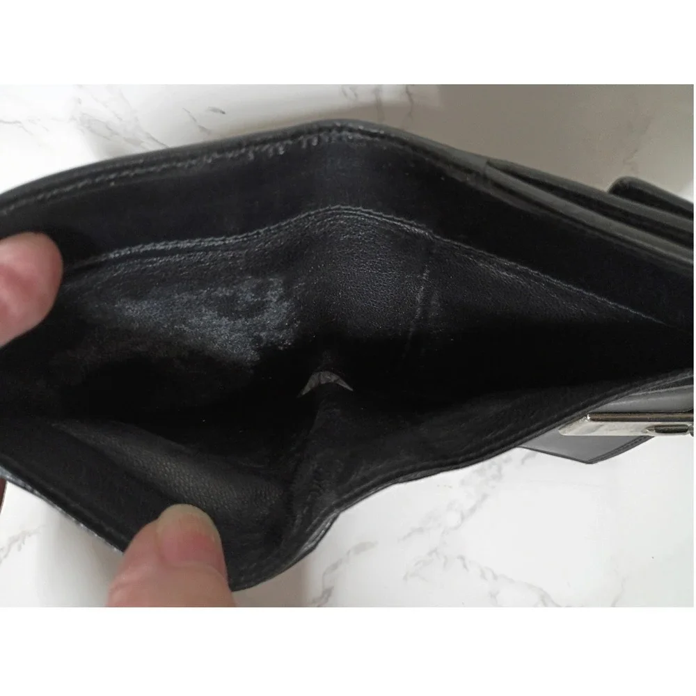 GUCCI Vintage Smooth Black Leather Unisex Bi-Fold Wallet w/ G-Clasp